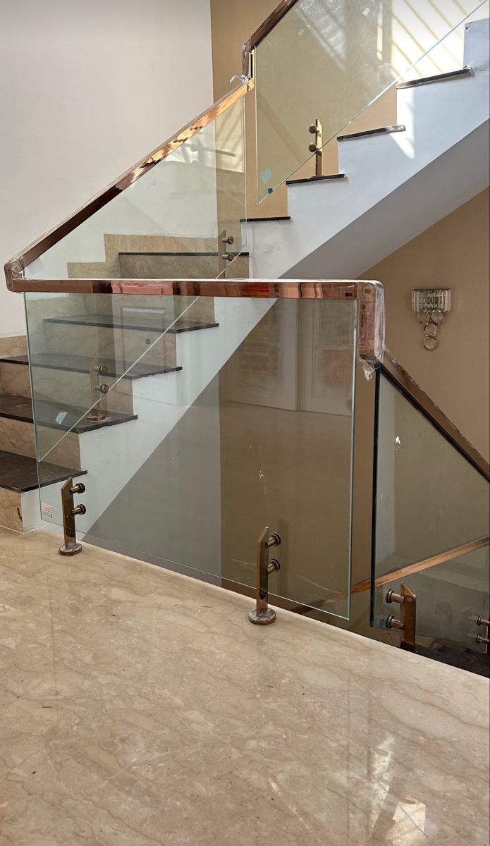 Cầu thang kính khung inox cao cấp